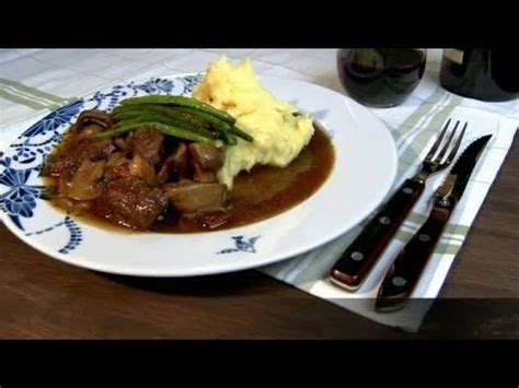 Mitt kök: Boeuf bourguignonne med mandelpotatismos .